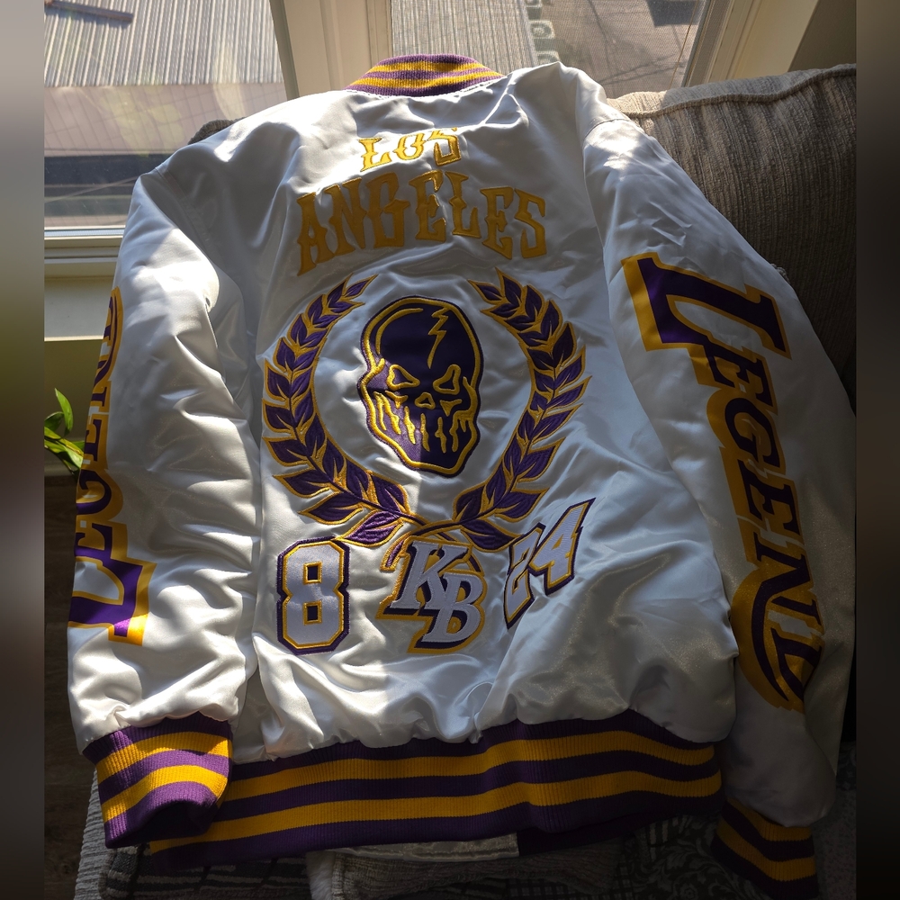 Brand New XL Kobe Bryant White Satin Jacket with Los Angeles Legend Design - Picture 3 of 5